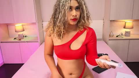 Snapshot of trishamoon chatting on 12-15-24, 05:02 TRISHA online show from 12-15-24, 05:02