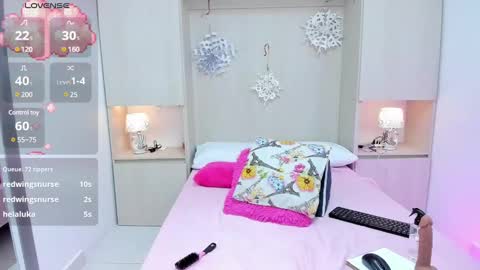 Snapshot of trishamoon chatting on 12-17-24, 07:07 TRISHA online show from 12-17-24, 07:07