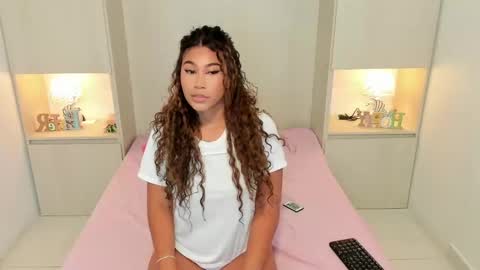 Snapshot of trishamoon chatting on 09-25-25, 04:16 TRISHA online show from 09-25-25, 04:16