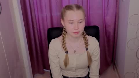 Snapshot of tristaaluarez chatting on 02-10-26, 11:14 Lana online show from 02-10-26, 11:14