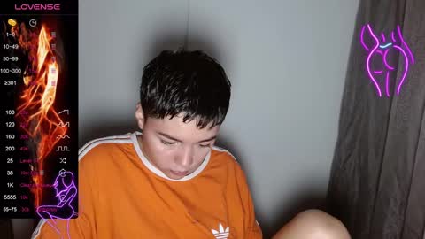 Snapshot of trixie_tangg chatting on 02-21-25, 02:39 Kitty online show from 02-21-25, 02:39