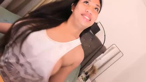 trixiebayeseraa online show from 11-10-25, 11:15