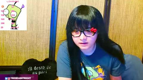 trixiedoescamcam online show from 11-17-25, 10:59