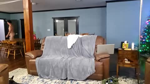 Snapshot of trojanswingers chatting on 11-28-25, 05:43 trojanswingers online show from 11-28-25, 05:43