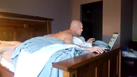 Snapshot of trojanswingers chatting on 12-15-25, 06:12 trojanswingers online show from 12-15-25, 06:12