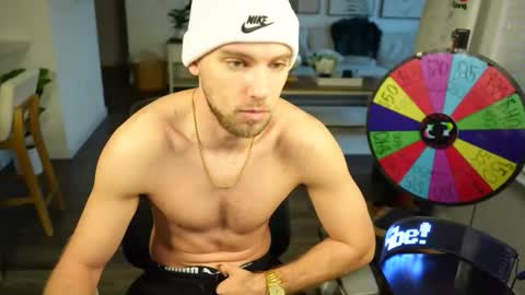 Snapshot of troy_greenxo chatting on 01-12-26, 10:37 Troy Green online show from 01-12-26, 10:37