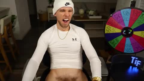 Snapshot of troy_greenxo chatting on 01-16-26, 04:16 Troy Green online show from 01-16-26, 04:16