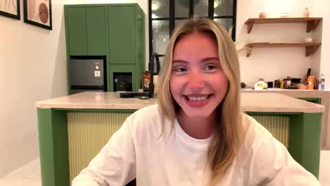 Mia online show from 01-15-26, 11:26