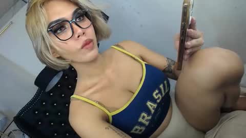 Snapshot of ts_tatiana chatting on 09-12-25, 05:46 billie online show from 09-12-25, 05:46