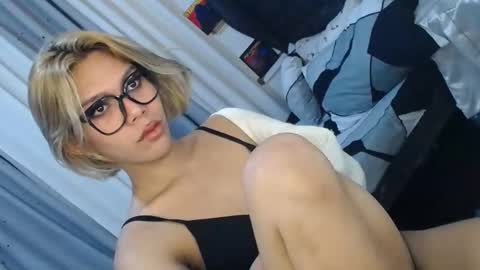 Snapshot of ts_tatiana chatting on 10-05-25, 12:09 billie online show from 10-05-25, 12:09