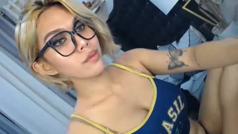 Snapshot of ts_tatiana chatting on 10-05-25, 07:23 billie online show from 10-05-25, 07:23