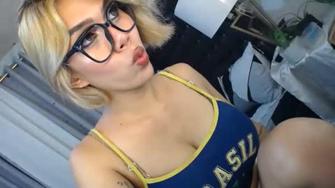 Snapshot of ts_tatiana chatting on 10-10-25, 08:08 billie online show from 10-10-25, 08:08