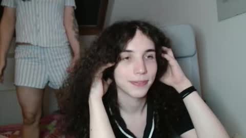 Snapshot of tsbubbles760 chatting on 10-19-25, 09:48 TSBubbles online show from 10-19-25, 09:48