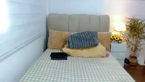 Graciella online show from 10-20-25, 05:19