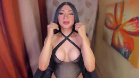 Queen Selena online show from 11-25-25, 06:52