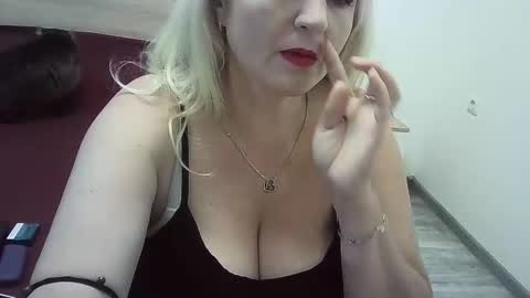 Ttrnynela online show from 10-19-25, 06:47