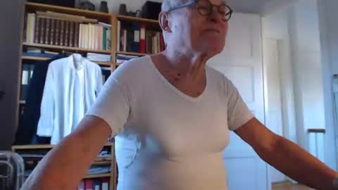 Snapshot of tubaist chatting on 01-15-25, 11:21 FINN but call me NANNA online show from 01-15-25, 11:21