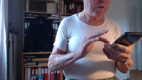 Snapshot of tubaist chatting on 02-12-25, 08:59 FINN but call me NANNA online show from 02-12-25, 08:59