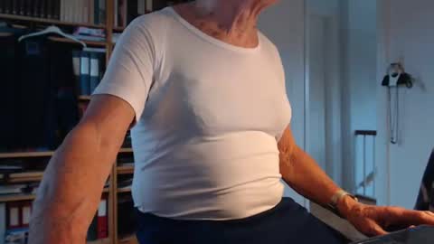 Snapshot of tubaist chatting on 02-27-25, 10:48 FINN but call me NANNA online show from 02-27-25, 10:48