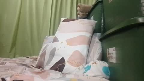 Snapshot of tuchmegently chatting on 10-24-25, 09:55 Mae online show from 10-24-25, 09:55