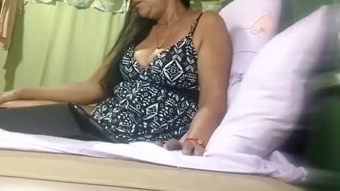 Snapshot of tuchmegently chatting on 11-07-25, 08:09 Mae online show from 11-07-25, 08:09