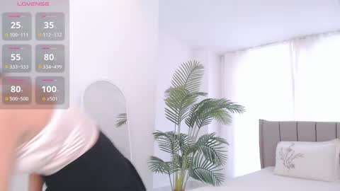 Snapshot of tumilio chatting on 02-10-25, 02:05 TumiLio online show from 02-10-25, 02:05