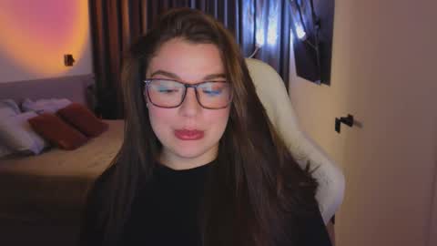 Ariana online show from 10-13-25, 09:04