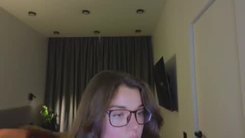 Ariana online show from 10-31-25, 08:21