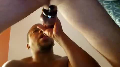 Snapshot of tux_97 chatting on 11-18-25, 11:58 tux_97 online show from 11-18-25, 11:58