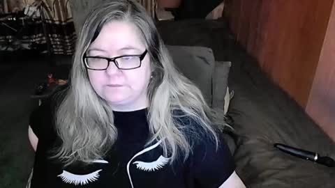 Snapshot of tviks chatting on 02-16-25, 08:11 Lana online show from 02-16-25, 08:11