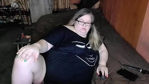 Snapshot of tviks chatting on 02-16-25, 11:16 Lana online show from 02-16-25, 11:16