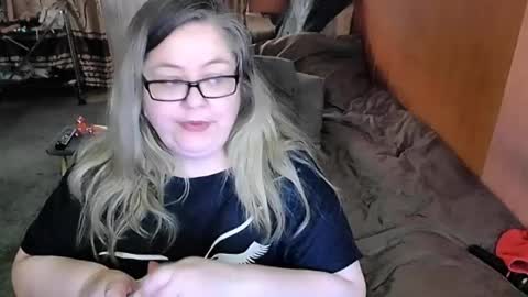 Snapshot of tviks chatting on 02-17-25, 05:25 Lana online show from 02-17-25, 05:25