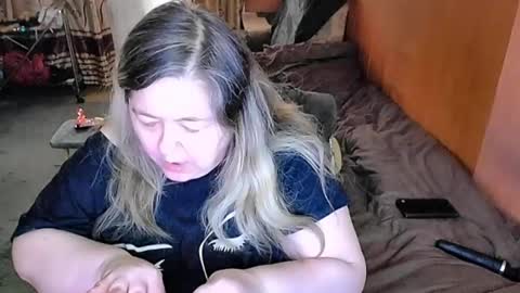 Snapshot of tviks chatting on 02-18-25, 02:16 Lana online show from 02-18-25, 02:16