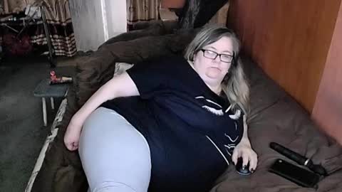 Snapshot of tviks chatting on 02-18-25, 08:27 Lana online show from 02-18-25, 08:27