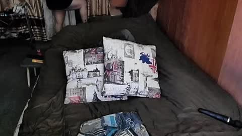 Snapshot of tviks chatting on 02-19-25, 09:36 Lana online show from 02-19-25, 09:36