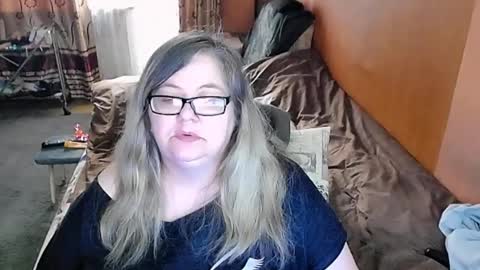 Snapshot of tviks chatting on 02-21-25, 04:18 Lana online show from 02-21-25, 04:18