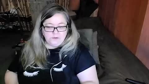 Snapshot of tviks chatting on 02-23-25, 08:33 Lana online show from 02-23-25, 08:33