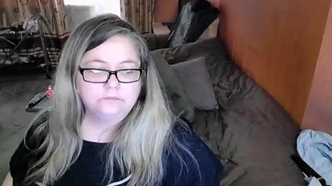 Snapshot of tviks chatting on 02-24-25, 02:40 Lana online show from 02-24-25, 02:40