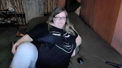 Snapshot of tviks chatting on 02-24-25, 06:36 Lana online show from 02-24-25, 06:36