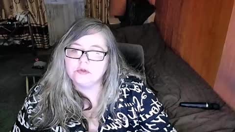 Snapshot of tviks chatting on 02-25-25, 12:36 Lana online show from 02-25-25, 12:36