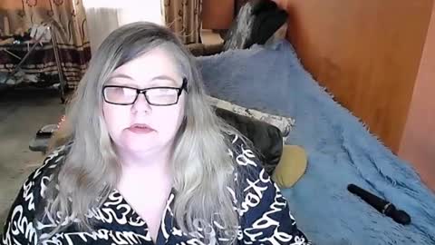 Snapshot of tviks chatting on 02-26-25, 01:53 Lana online show from 02-26-25, 01:53