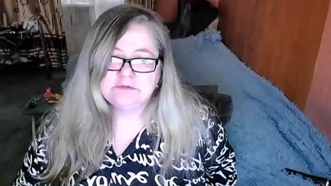 Snapshot of tviks chatting on 02-27-25, 01:27 Lana online show from 02-27-25, 01:27