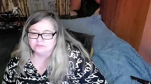 Snapshot of tviks chatting on 02-27-25, 10:37 Lana online show from 02-27-25, 10:37