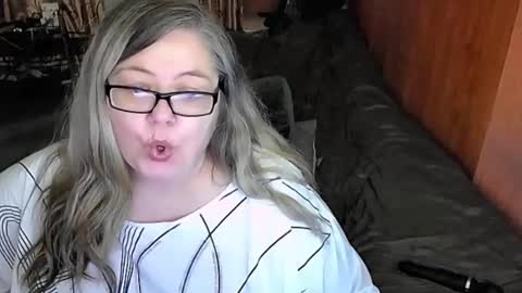 Snapshot of tviks chatting on 03-03-25, 08:16 Lana online show from 03-03-25, 08:16