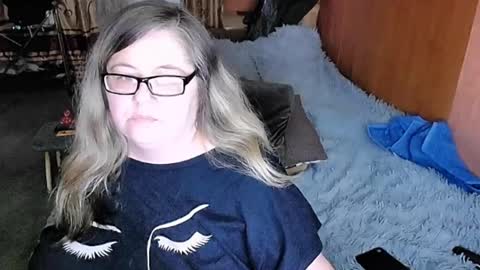 Snapshot of tviks chatting on 03-04-25, 08:57 Lana online show from 03-04-25, 08:57