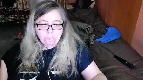 Snapshot of tviks chatting on 03-05-25, 09:05 Lana online show from 03-05-25, 09:05