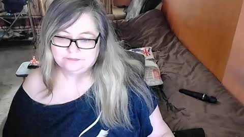 Snapshot of tviks chatting on 03-07-25, 03:08 Lana online show from 03-07-25, 03:08