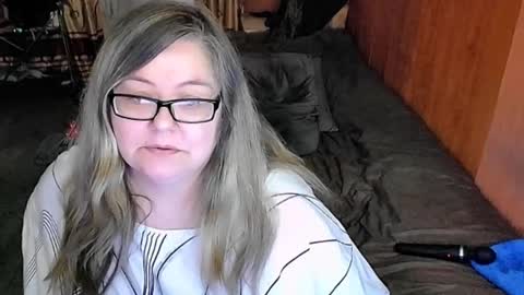 Snapshot of tviks chatting on 03-08-25, 12:33 Lana online show from 03-08-25, 12:33