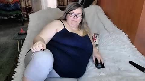 Snapshot of tviks chatting on 03-11-25, 07:48 Lana online show from 03-11-25, 07:48