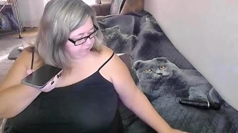 Snapshot of tviks chatting on 09-09-25, 01:16 Lana online show from 09-09-25, 01:16